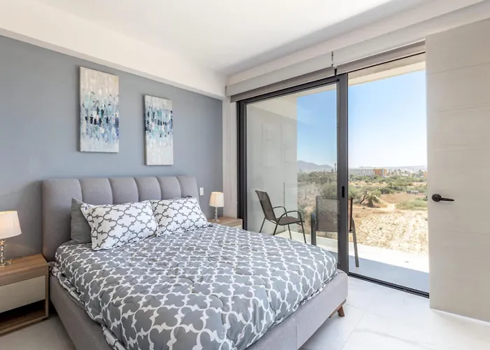 New 2 Bedroom Right Next To The - Pool Ferienhaus