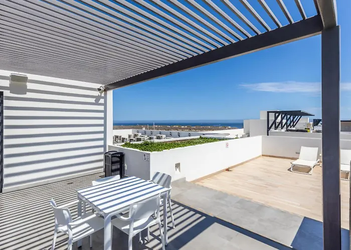 New 2 Bedroom Right Next To The - Pool Ferienhaus